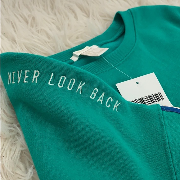 NEW WITH TAGS FOREVER 21 CREW NECK - Picture 2 of 4